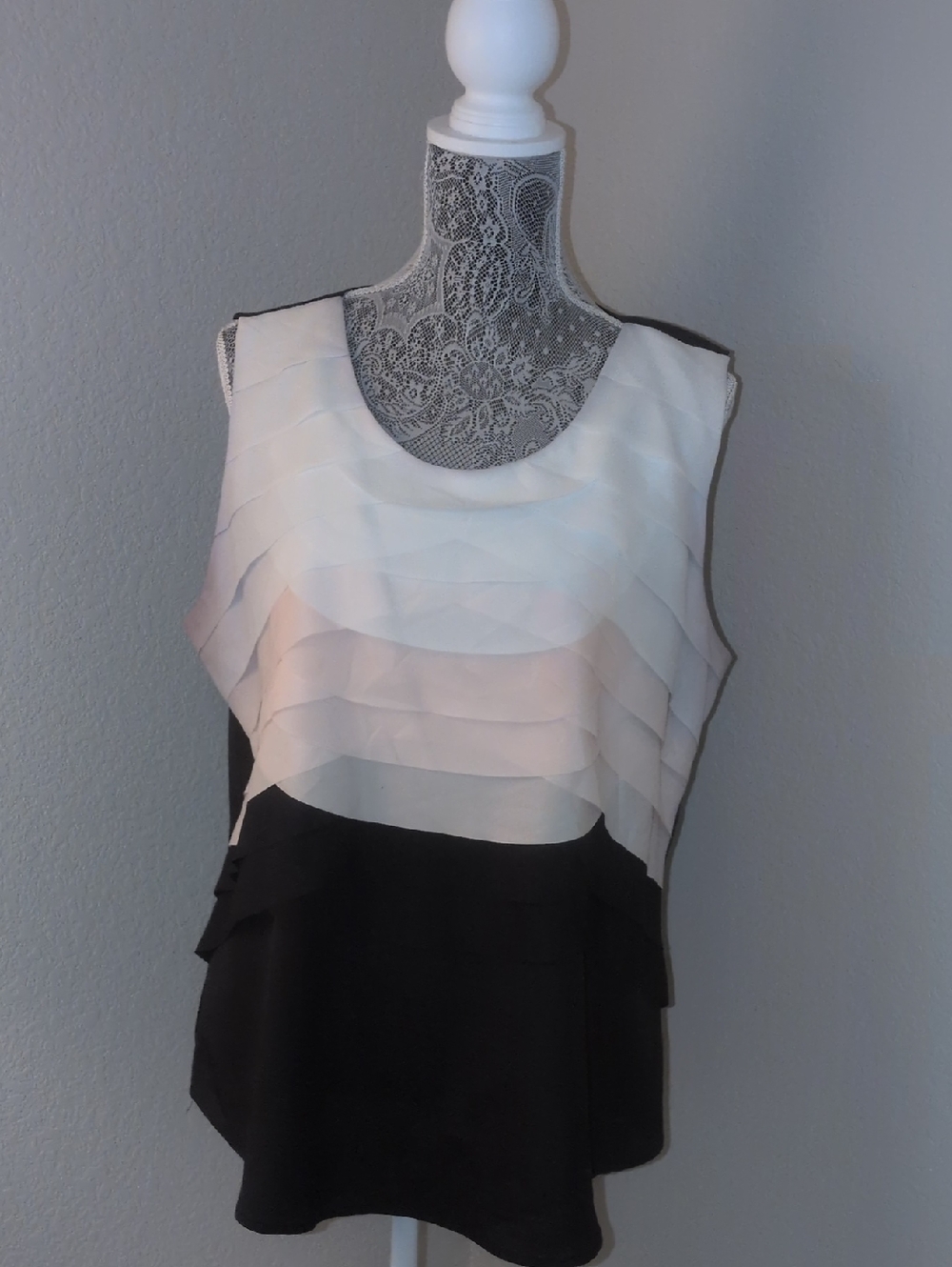 Style & co. Sleeveless Layered Black and White Ruffle Top
